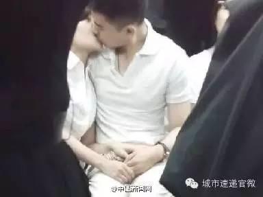 男女激情亲吻视频,男女深情亲吻画面曝光